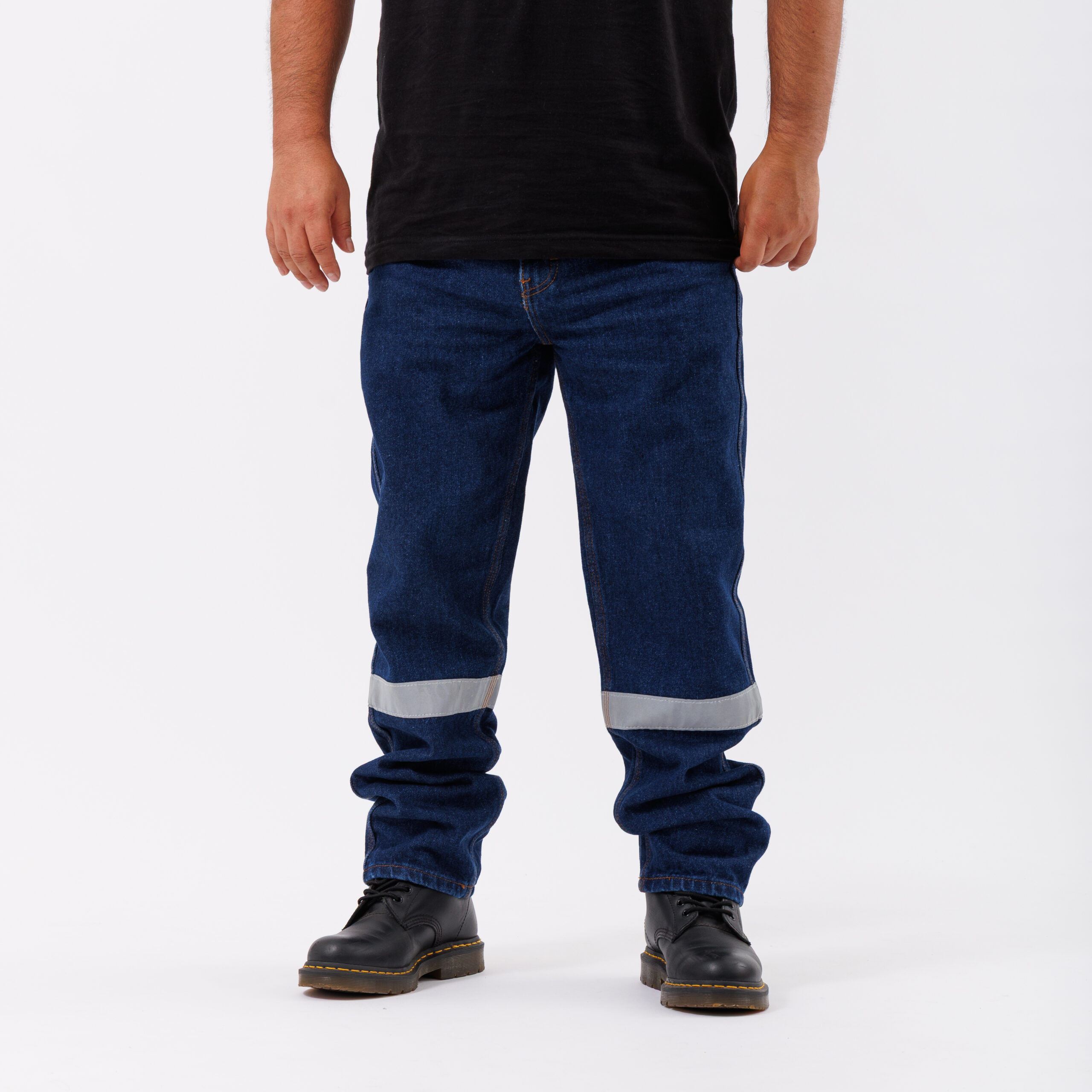 pantalon-denim-con-cinta-reflectiva